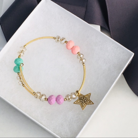 Jewelry - Gold Tone Beaded Bracelet